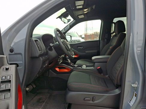 Used 2024 Nissan Frontier PRO-4X w/ Technology Package image 12