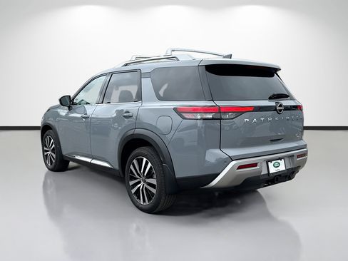 Used 2025 Nissan Pathfinder Platinum w/ Cargo Package image 3
