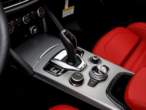 New 2025 Alfa Romeo Stelvio Sprint image 18