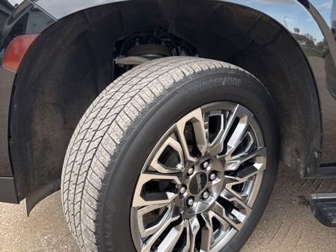 Used 2023 GMC Yukon XL Denali Ultimate AWD/4WD image 6
