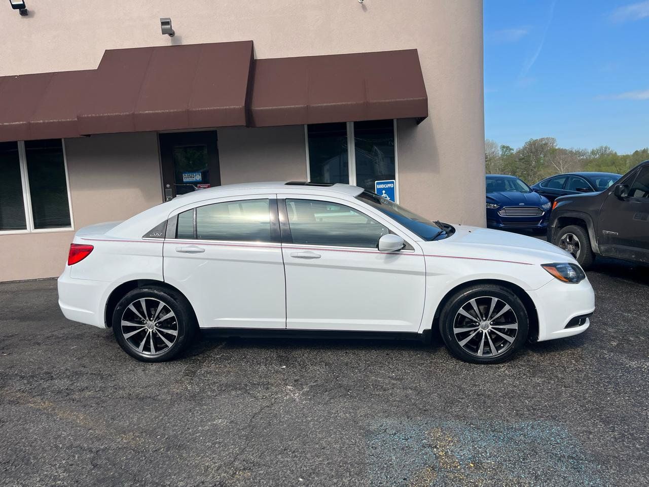 Used 2013 Chrysler 200 Touring w/ S Exterior Appearance Pkg FWD image 4