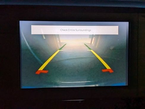 Used 2022 Chrysler Voyager LX FWD image 22
