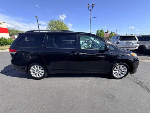 Used 2014 Toyota Sienna XLE w/ XLE Premium Package AWD/4WD image 3