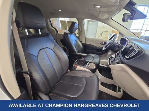 Used 2017 Chrysler Pacifica Touring-L w/ 13 Speaker Alpine Sound Group image 37