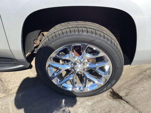 Used 2017 Chevrolet Suburban LT image 22