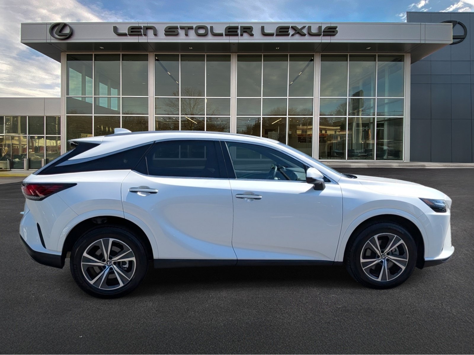 Used 2025 Lexus RX 350h AWD/4WD image 2