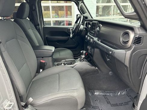 Used 2021 Jeep Wrangler Sport image 13