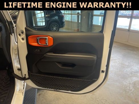 Used 2018 Jeep Wrangler Unlimited Sahara image 35