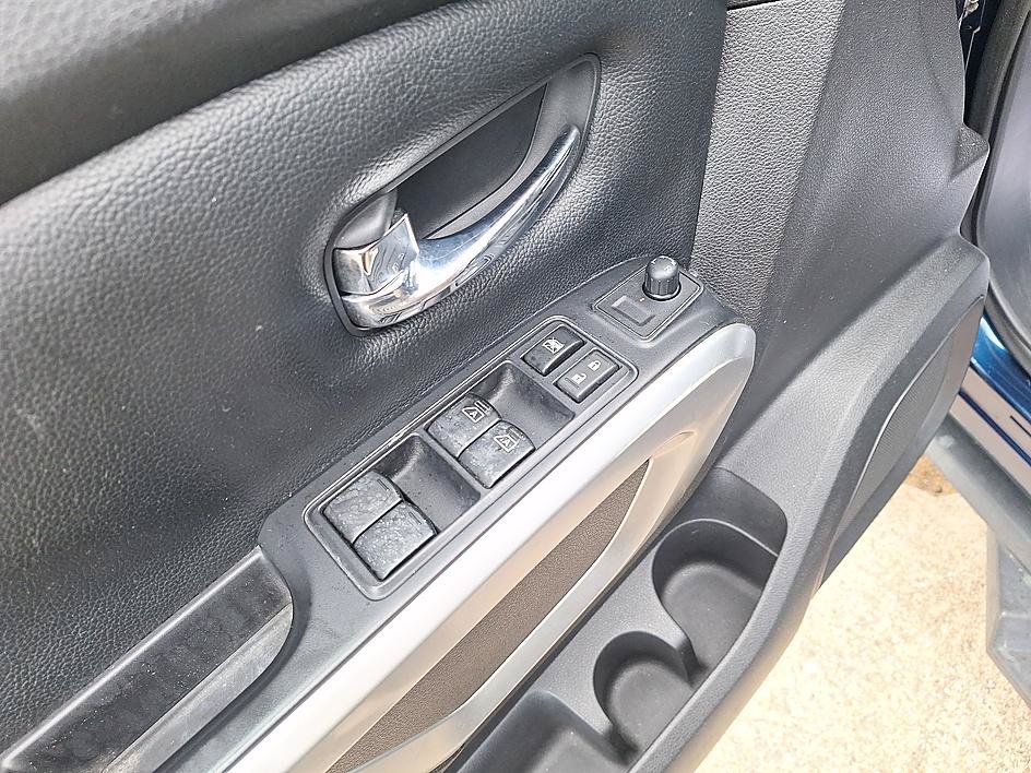 Used 2017 Nissan Titan PRO-4X AWD/4WD image 10