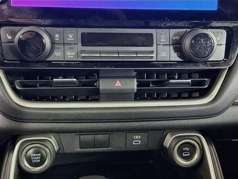 Used 2025 Toyota Grand Highlander AWD image 16