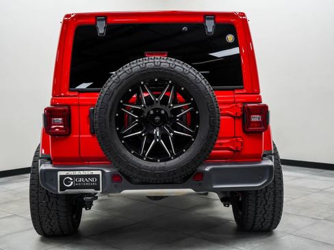 Used 2021 Jeep Wrangler Unlimited Sahara AWD/4WD image 9