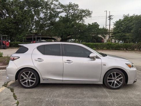 Used 2015 Lexus CT 200h w/ Navigation Package FWD image 5