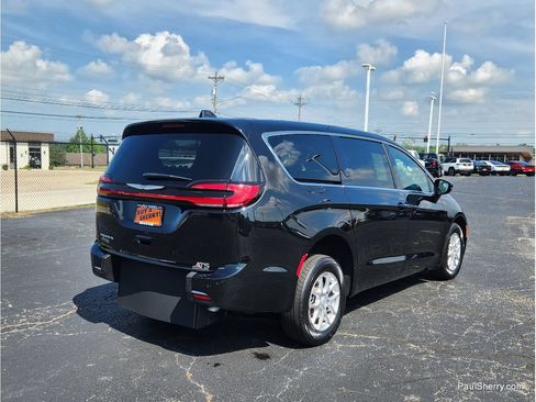 Used 2025 Chrysler Pacifica Select FWD image 26