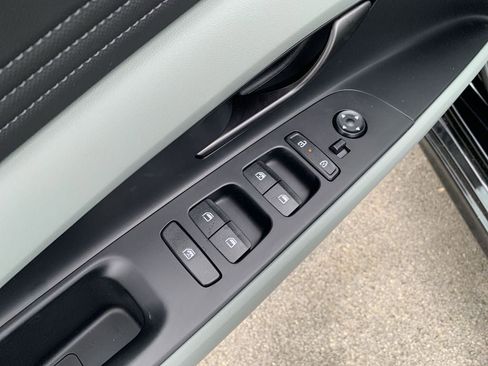 New 2025 Hyundai Elantra Limited image 30