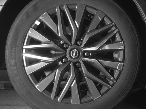 Used 2025 Nissan Altima 2.5 SV FWD image 15