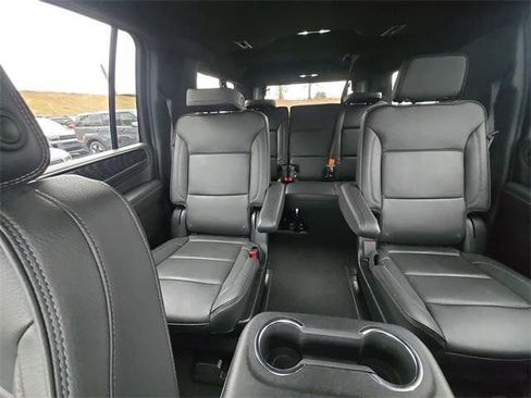 Used 2024 GMC Yukon XL Denali image 23