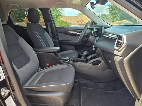 Used 2025 Chevrolet TrailBlazer LT AWD/4WD image 26