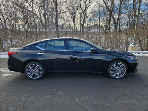 New 2025 Nissan Altima 2.5 SL FWD image 2