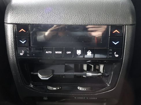 Used 2022 Jeep Grand Cherokee Overland w/ Luxury Tech Group IV image 60