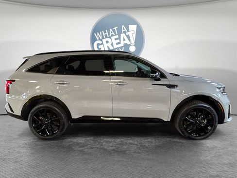 Certified 2023 Kia Sorento SX AWD/4WD image 2