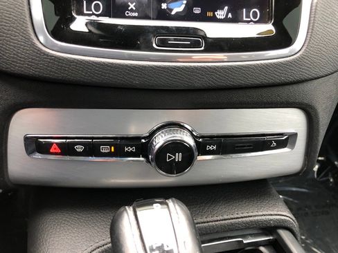 Used 2018 Volvo XC90 T5 Momentum w/ Convenience Package image 32
