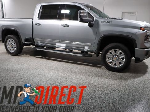 Used 2024 Chevrolet Silverado 3500 High Country w/ High Country Premium Package AWD/4WD image 6