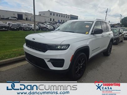 Used 2025 Jeep Grand Cherokee Altitude