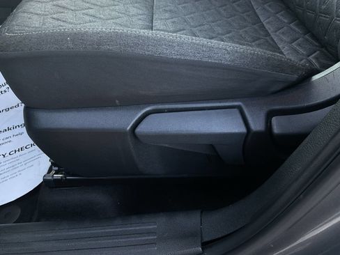 Used 2025 Nissan Kicks SV FWD image 8