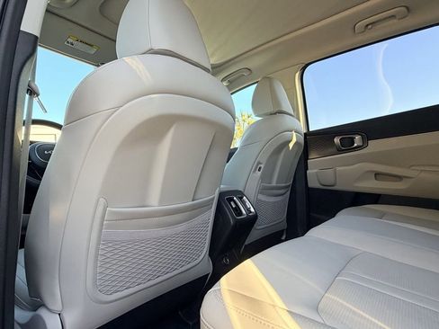 Used 2025 Kia Sorento S w/ Panoramic Sunroof Package FWD image 13
