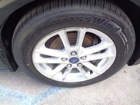 Used 2015 Ford Focus SE FWD image 8