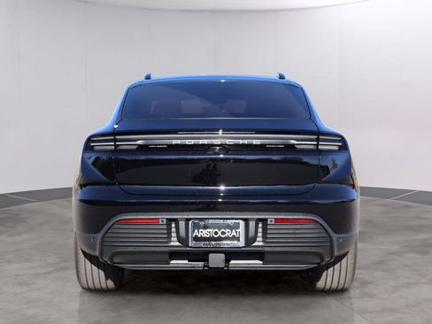 New 2026 Porsche Macan 4 Electric image 7