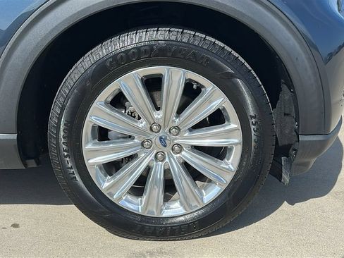 Used 2022 Ford Explorer Limited w/ Limited Technology Package RWD image 16