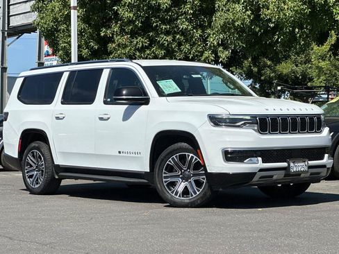 Certified 2024 Jeep Wagoneer L Series II w/ Flexible Seating Group RWD image 1