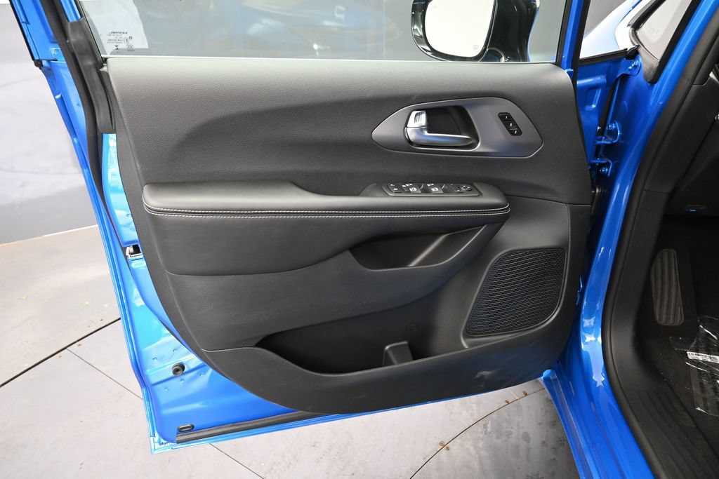 New 2027 Chrysler Pacifica Select w/ Family Tech Group FWD image 13