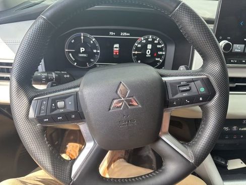 Used 2024 Mitsubishi Outlander SEL image 25