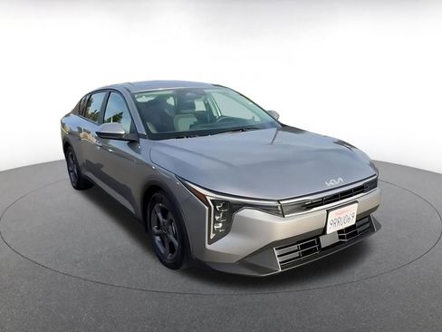 Used 2025 Kia K4 LXS image 3