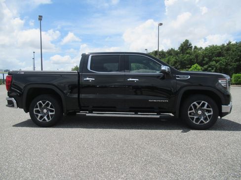 Used 2024 GMC Sierra 1500 SLT AWD/4WD image 2