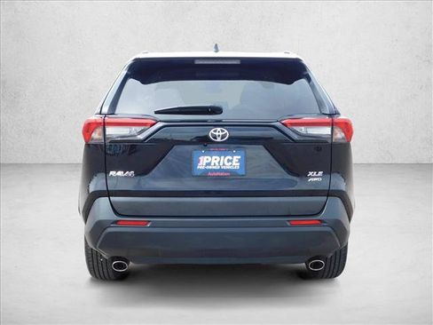 Used 2025 Toyota RAV4 XLE AWD/4WD image 12