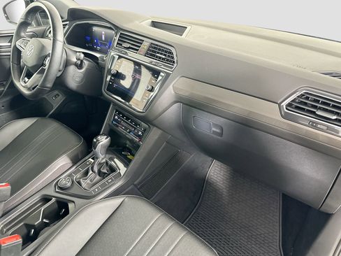 Certified 2022 Volkswagen Tiguan SE R-Line image 27