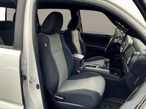 Used 2022 Toyota Tacoma TRD Sport image 8