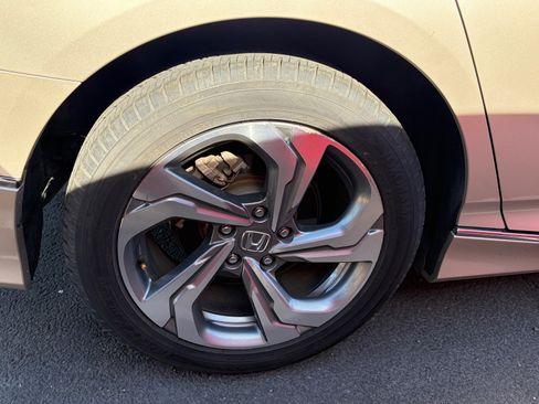 Used 2018 Honda Accord EX image 5