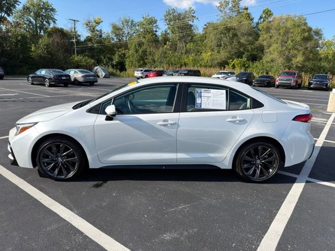 Used 2025 Toyota Corolla SE FWD image 3