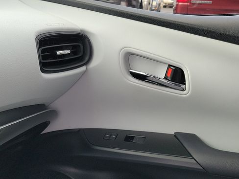 Used 2021 Toyota Prius L Eco FWD image 30