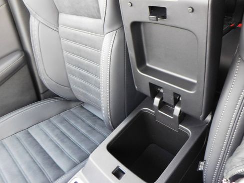 New 2025 Mitsubishi Outlander SE image 33