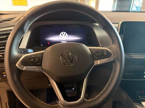 Used 2025 Volkswagen Atlas Cross Sport SE image 29