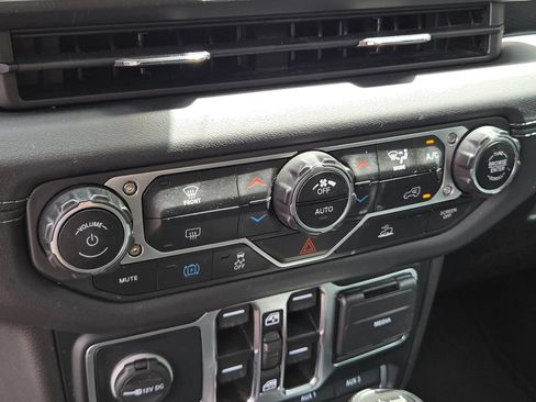 Used 2024 Jeep Wrangler Unlimited Rubicon 4xe AWD/4WD image 27
