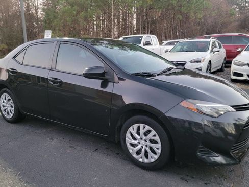 Used 2019 Toyota Corolla LE image 3