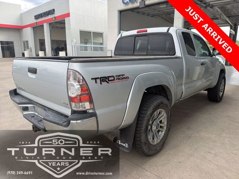 Used 2013 Toyota Tacoma 4x4 Access Cab V6 w/ TRD Off-Road Pkg image 2