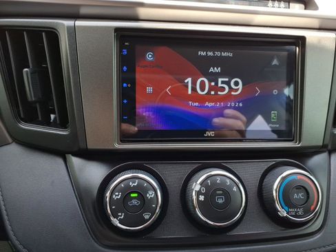 Used 2018 Toyota RAV4 LE FWD image 16