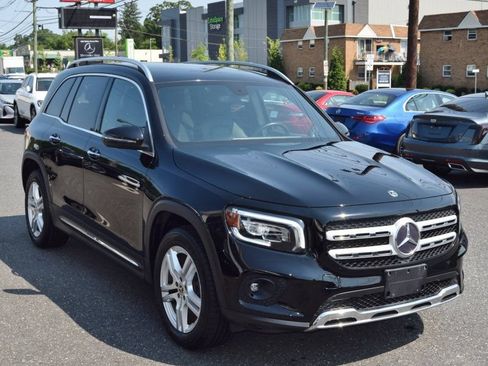 Used 2021 Mercedes-Benz GLB 250 4MATIC w/ Premium Package image 12